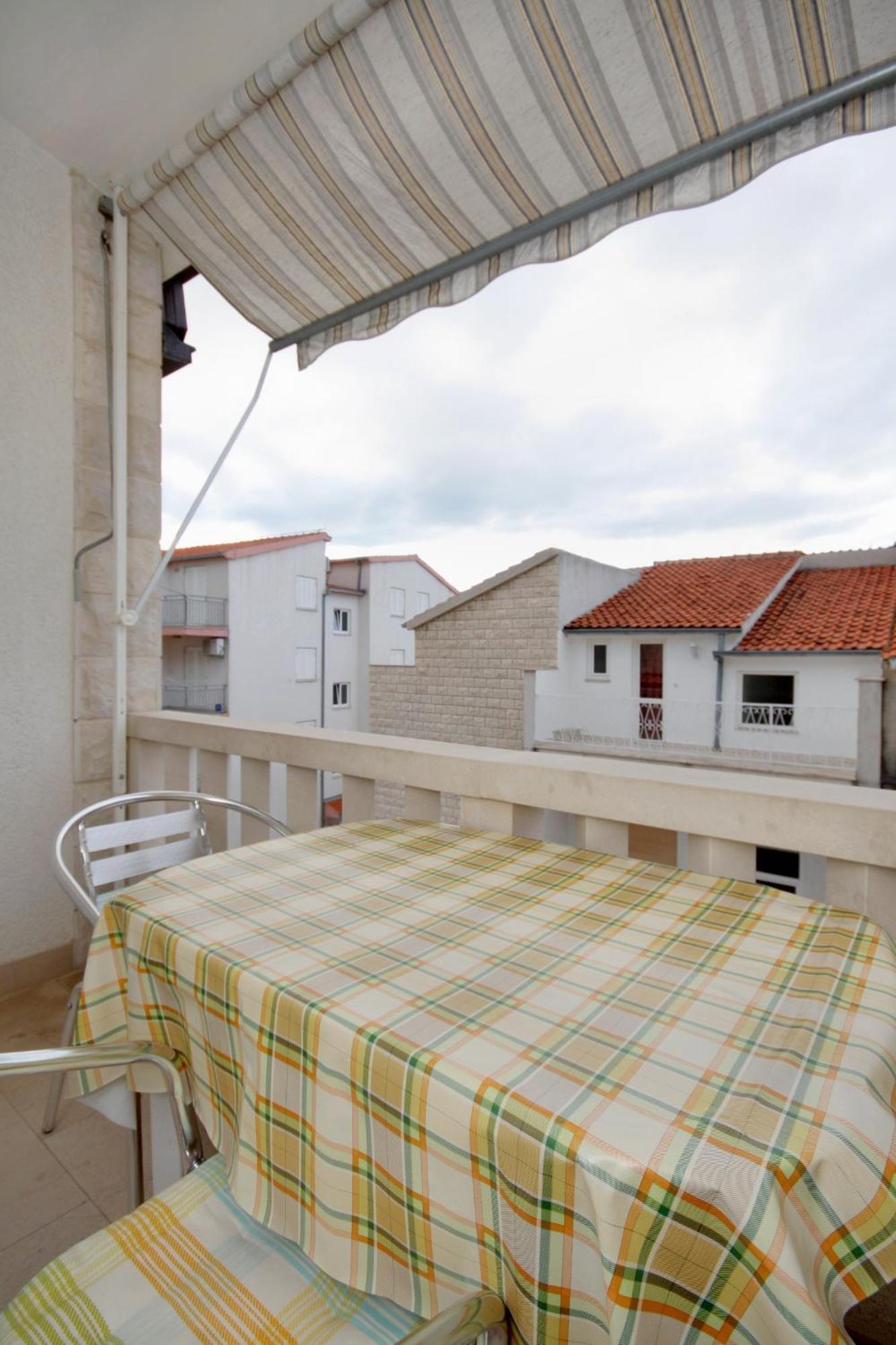 Apartments By The Sea Duce, Omis - 5973 Omiš Exterior foto