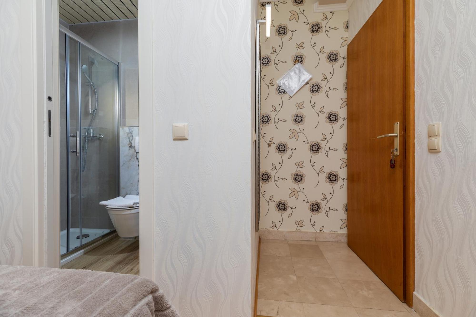Apartments By The Sea Duce, Omis - 5973 Omiš Exterior foto