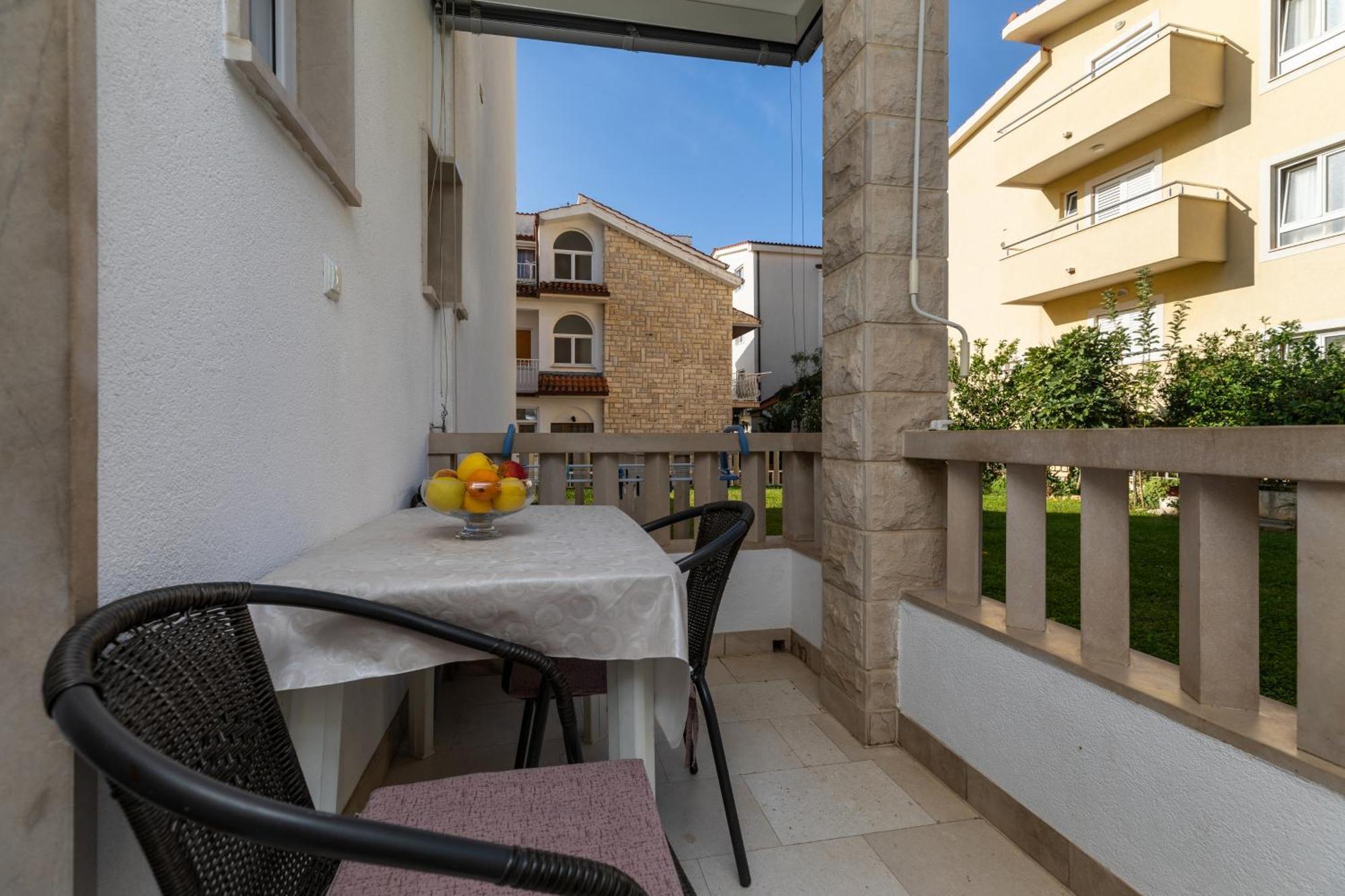 Apartments By The Sea Duce, Omis - 5973 Omiš Exterior foto