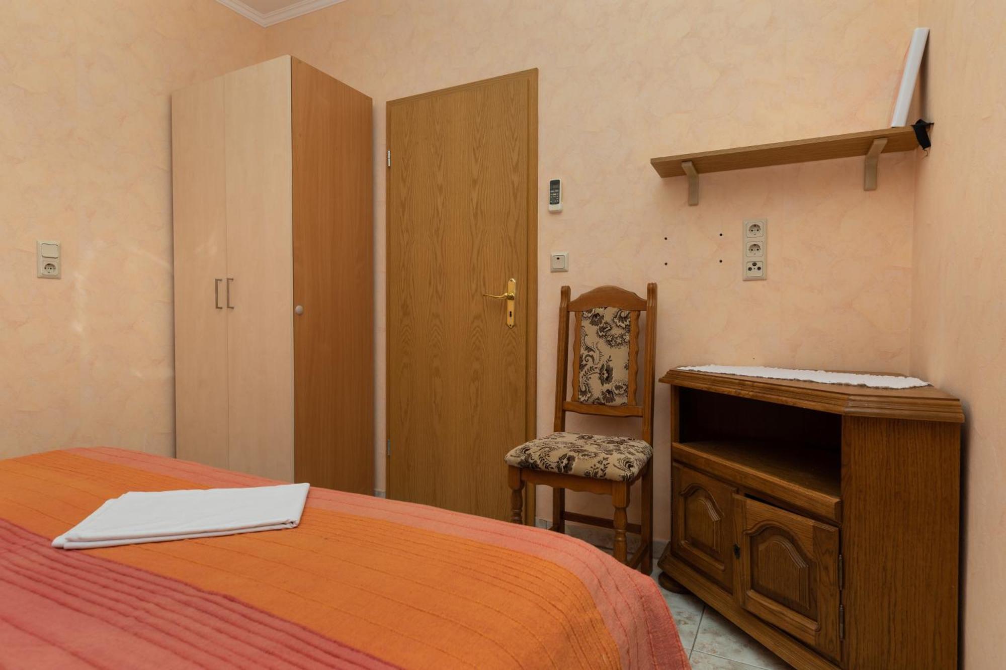 Apartments By The Sea Duce, Omis - 5973 Omiš Quarto foto