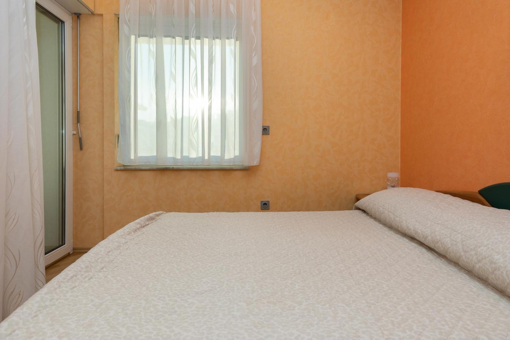 Apartments By The Sea Duce, Omis - 5973 Omiš Quarto foto