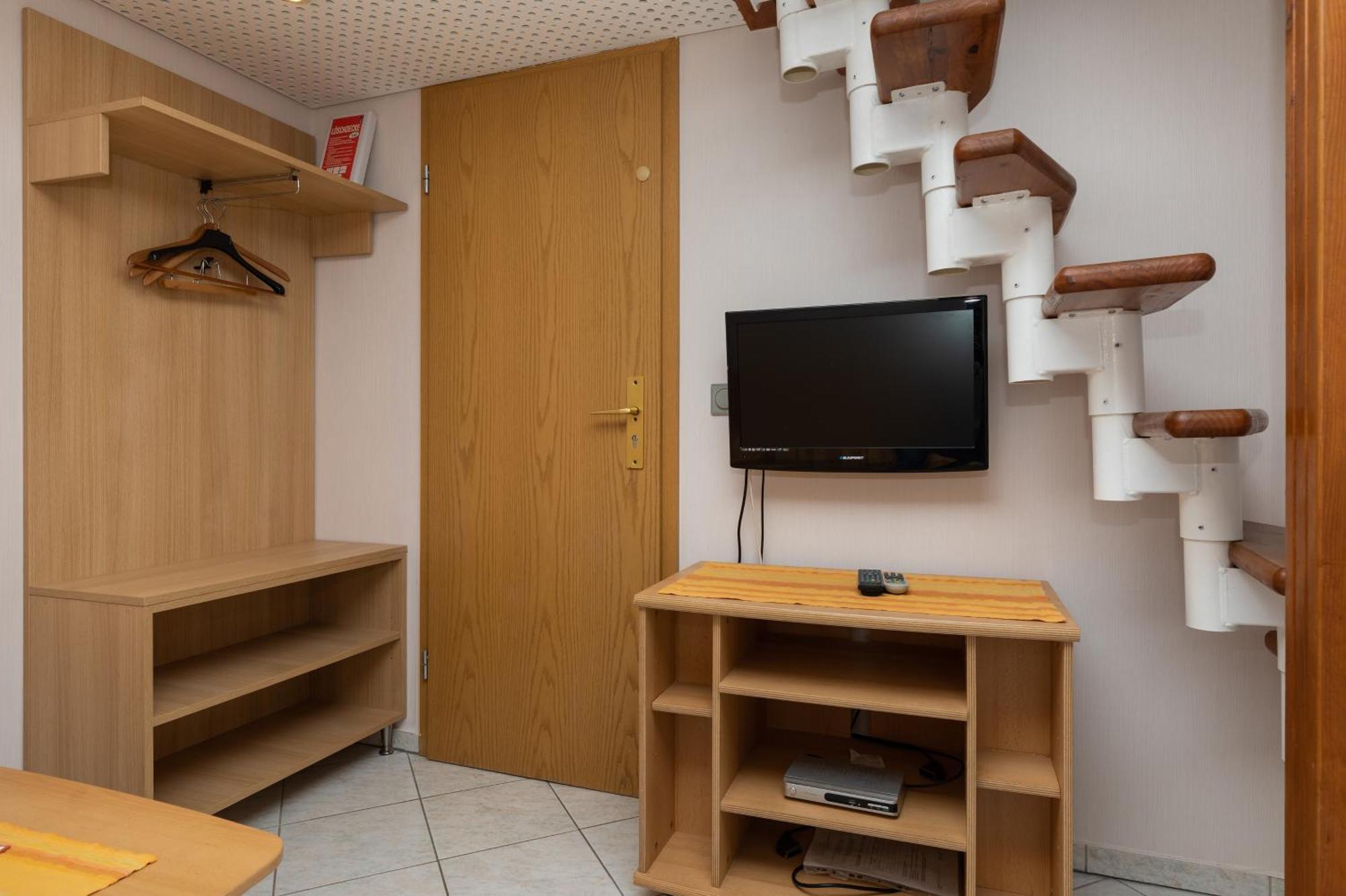 Apartments By The Sea Duce, Omis - 5973 Omiš Quarto foto