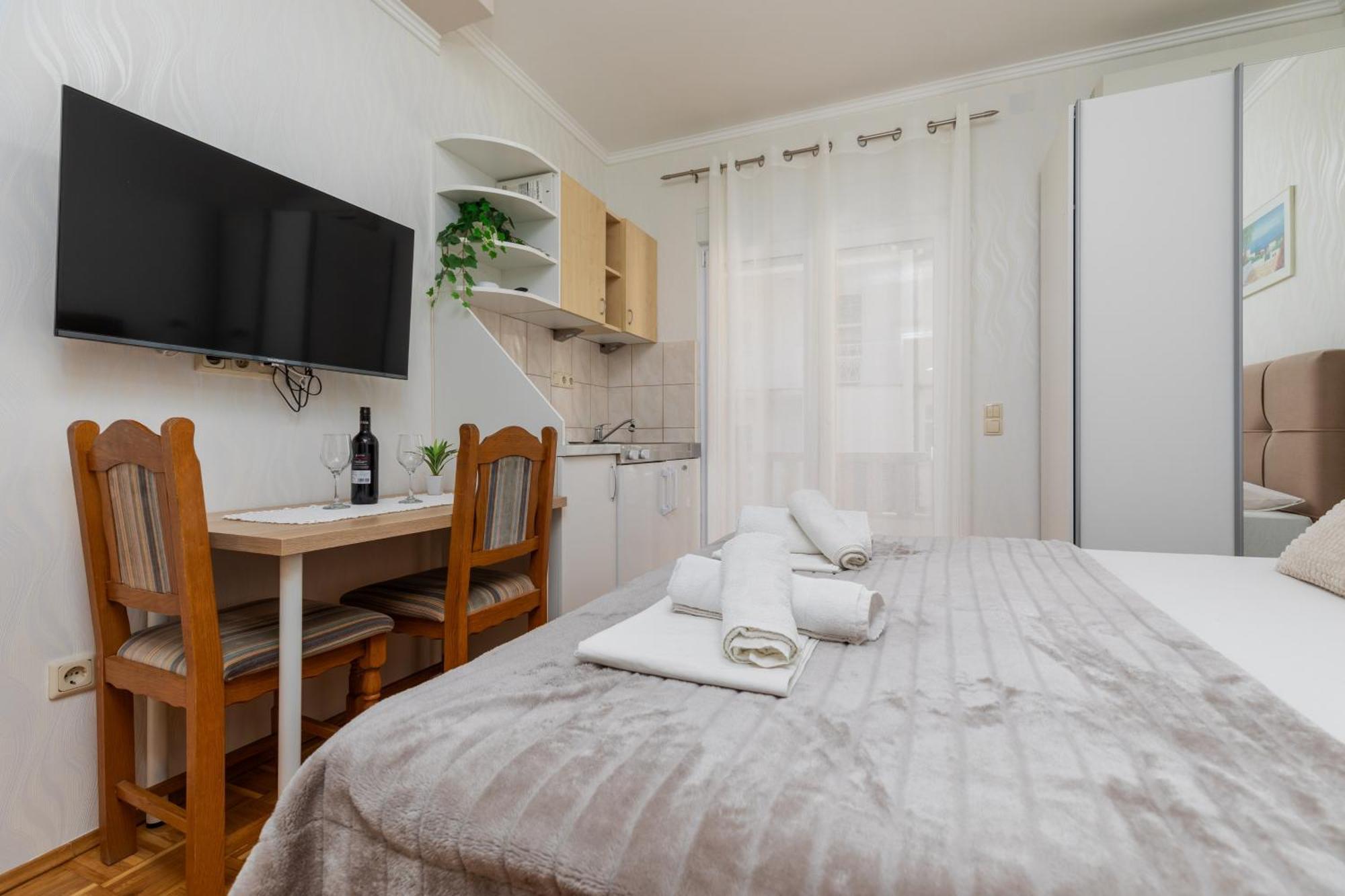 Apartments By The Sea Duce, Omis - 5973 Omiš Quarto foto